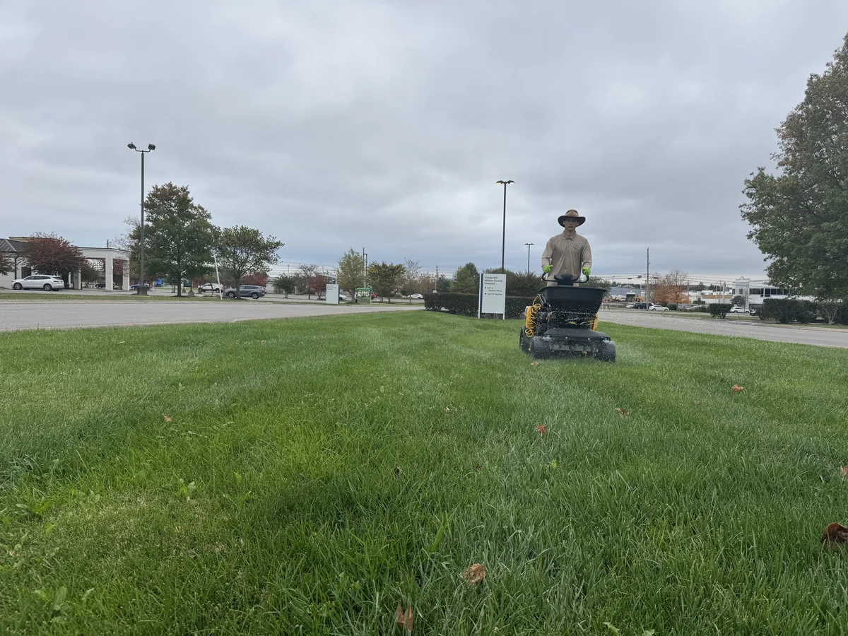 Professional Lawn Carefertilizer Weed Control Service on Manicured Grass Lawn — Mr. Lawn Care, Middle Tennessee lawn treatment